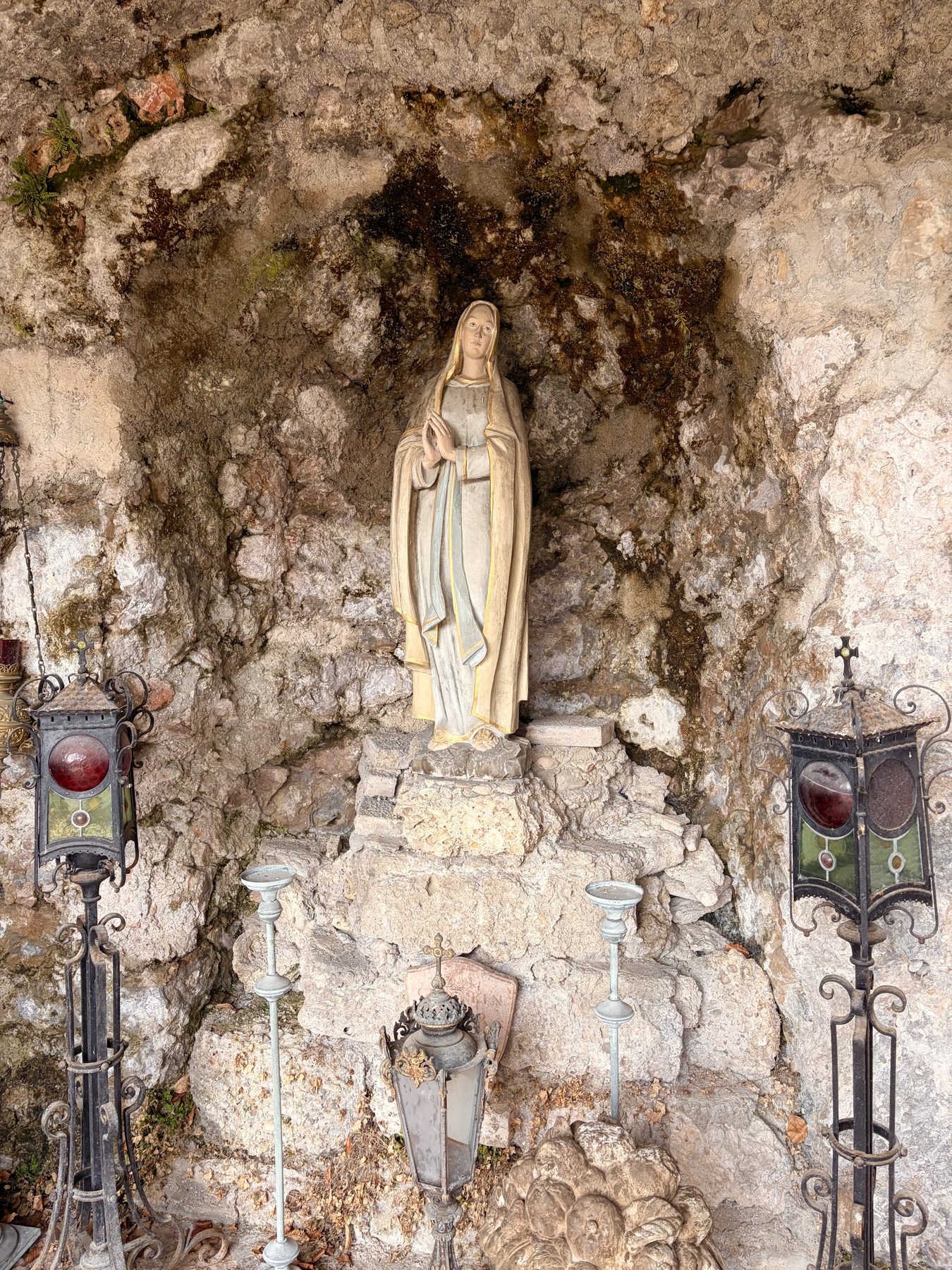 Madonna grotto within the estate — Franciscan chapter detail