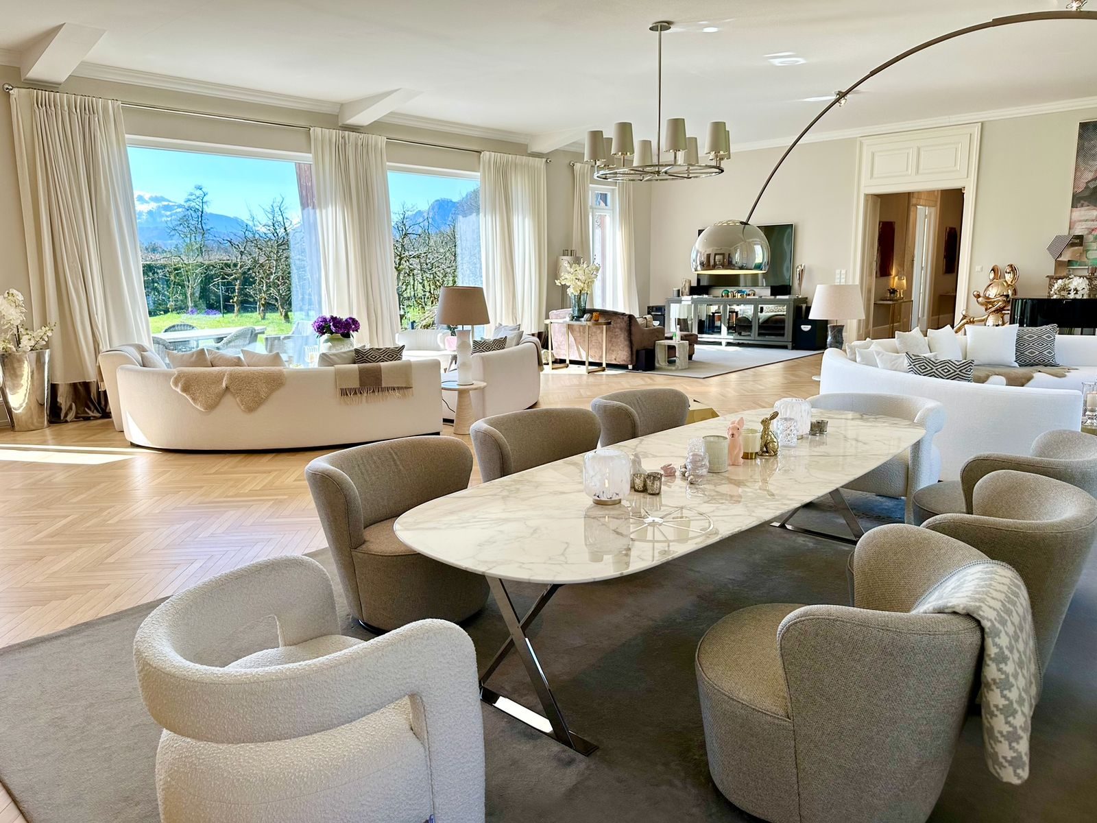 Hosting in the piano nobile