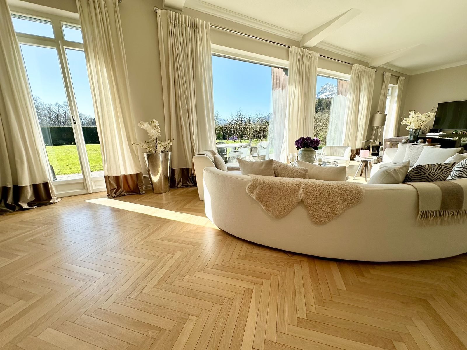 Bright room with herringbone parquet in the Franziskushaus